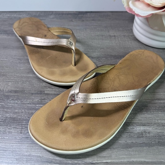 OluKai Honu gold/pink copper leather sandals Womens size 9 - Picture 2 of 9